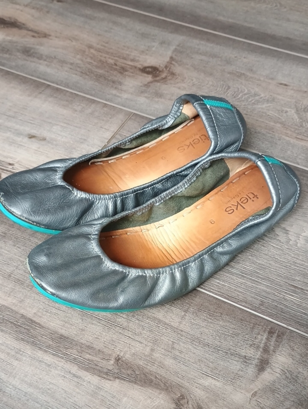 Tieks Women's Gray Leather Ballet Flats with Teal Accents